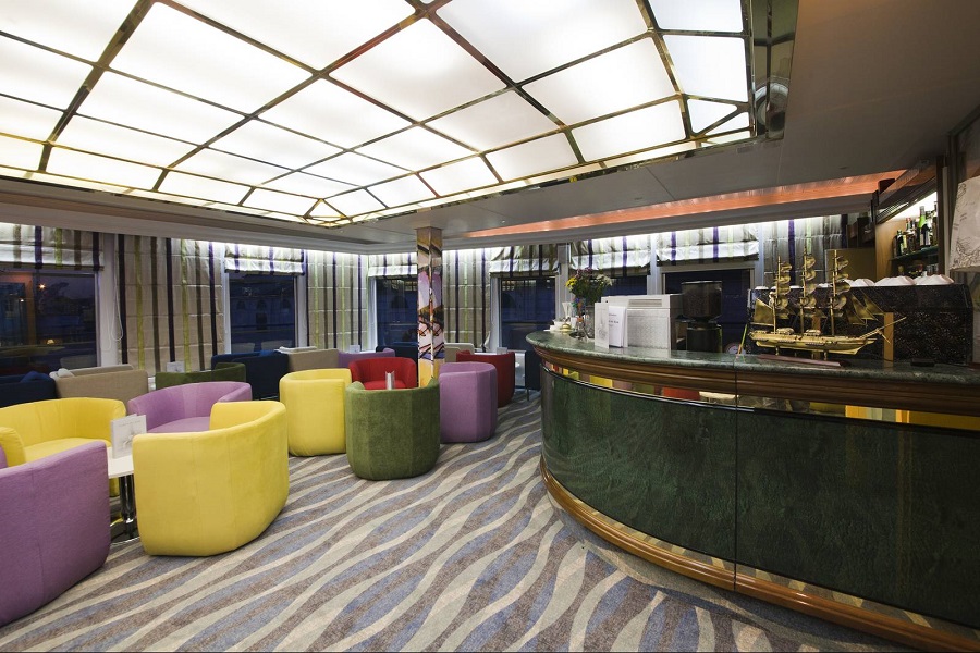 Максим Литвинов