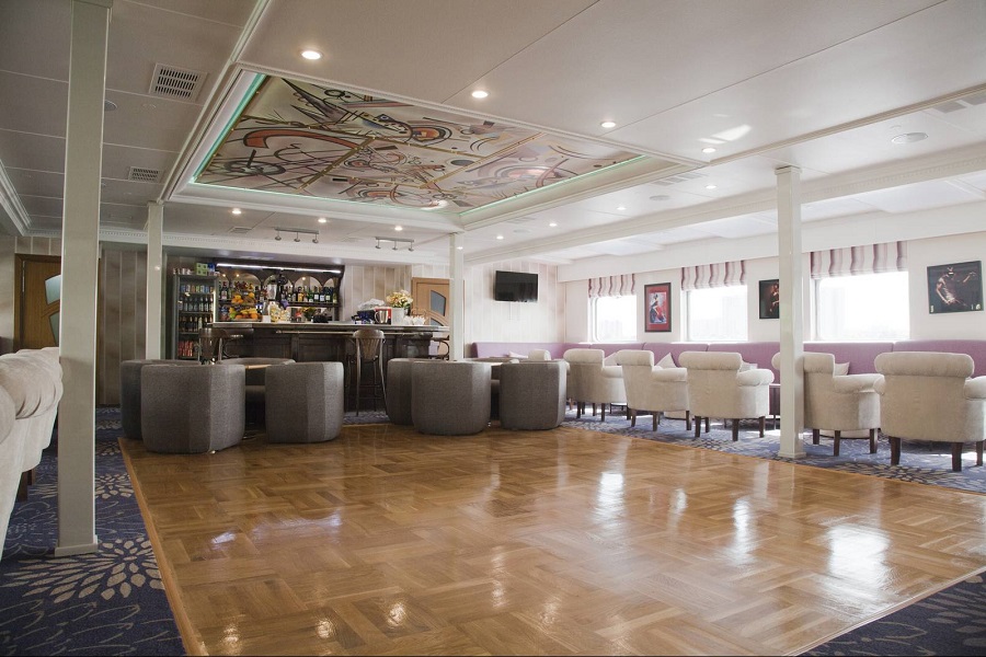 Максим Литвинов