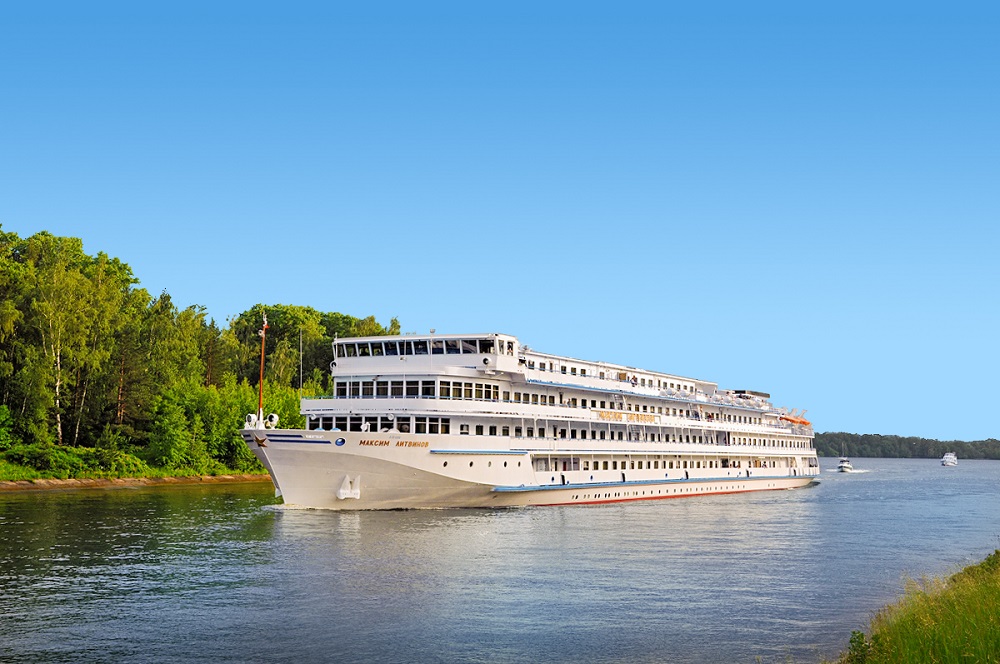 Максим Литвинов